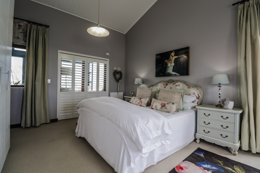 5 Bedroom Property for Sale in Oubaai Western Cape